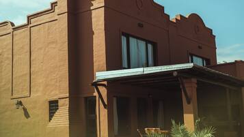 Fachada de la propiedad