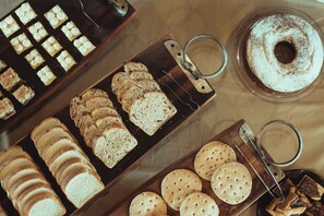 Free daily buffet breakfast