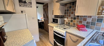 Cozy 2-Bedroom Cottage – Just outside of Holmfirth