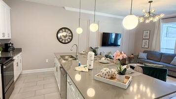 公寓 | 4 間臥室、網路服務