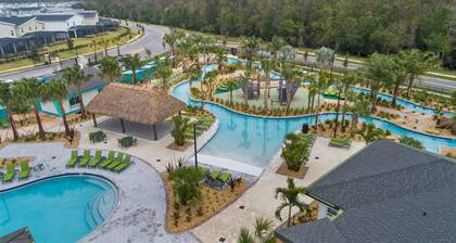 Contemporary Townhouse w Pool BBQ Sleeps 12