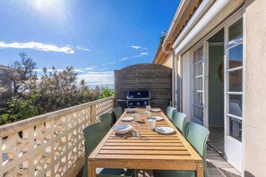 Outdoor dining - Les Mouettes: 2BR Sea View, Beach 30m Away, 3 Stars (Valras-Plage)