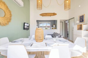 Dining - Les Mouettes: 2BR Sea View, Beach 30m Away, 3 Stars (Valras-Plage)