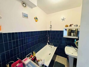 Douche, sèche-cheveux