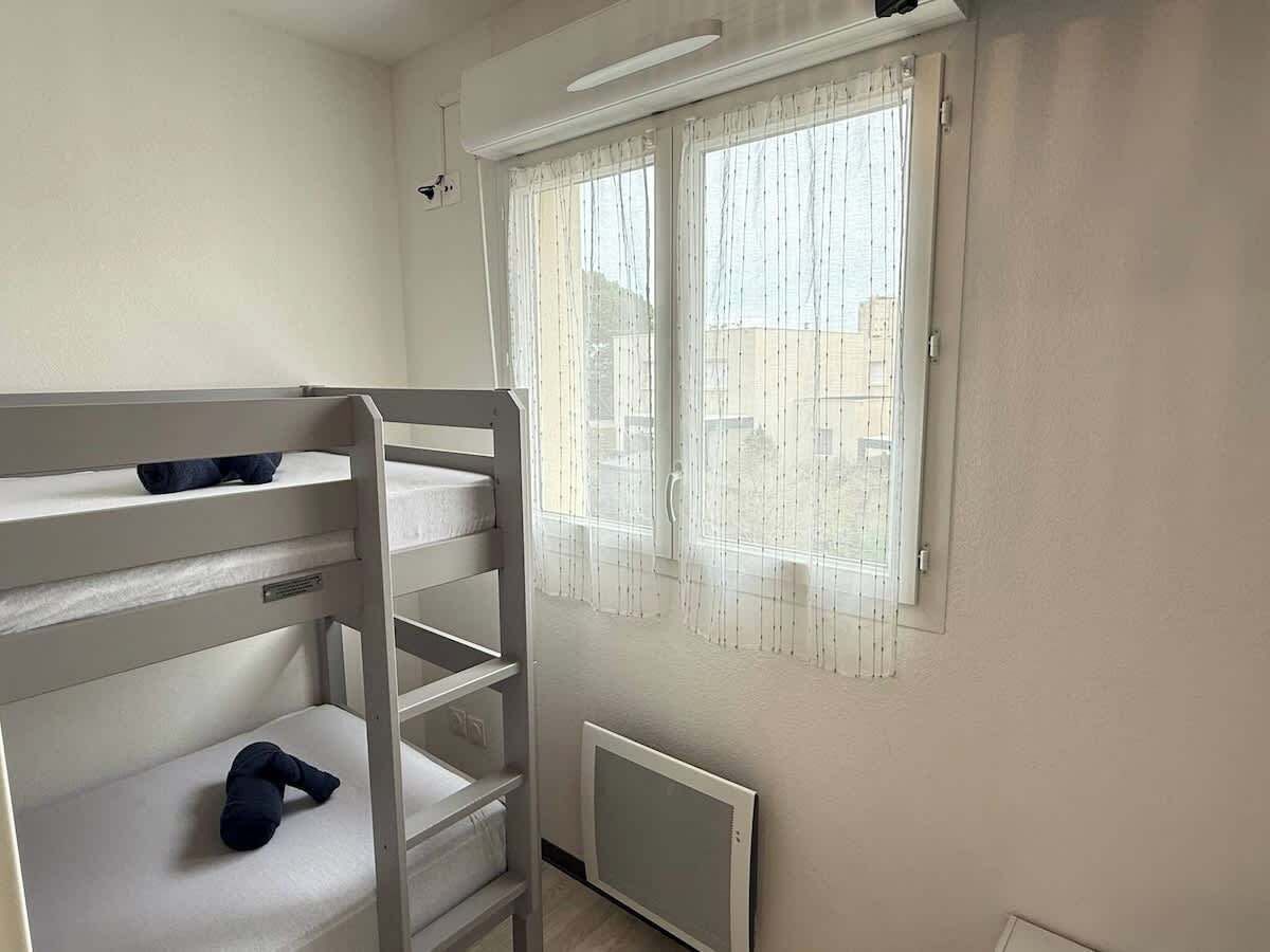 2 chambres, fer et planche à repasser, Wi-Fi, draps fournis