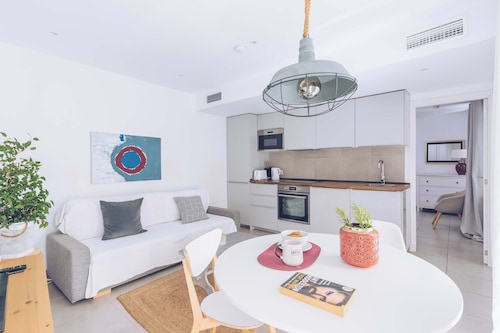 Chic 1-Bedroom Ground Floor Apartment with Private Patio in Gibraltar’s City Centre
