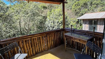 Chalé conforto, varanda coberta, vista para a montanha | Comodidades do quarto