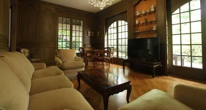 Villa du Parc - large character house close to the center