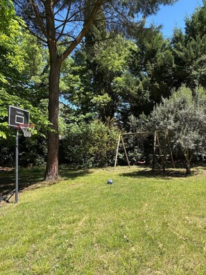 Children's area - `Villa du Parc`*Parking*Proche centre*Calme (Montauban)