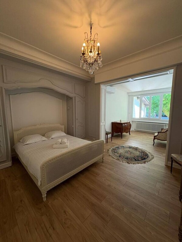 Desk, iron/ironing board, travel crib, WiFi