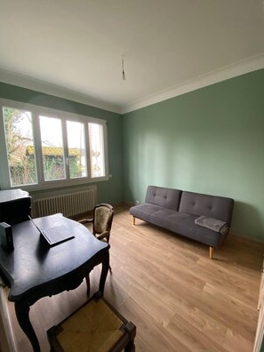 TV, fireplace, stereo