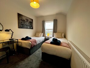 3 bedrooms, iron/ironing board, free WiFi - 3 Bedroom Home in Wellington (Wellington)