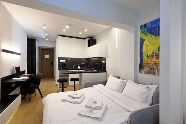 1 bedroom, desk, iron/ironing board, WiFi