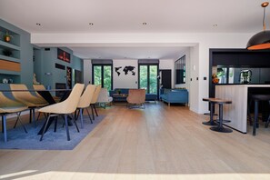 Familiehus, hageutsikt | Oppholdsområde