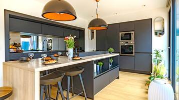 Family House, Garden View | Private kitchen