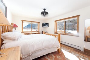 3 bedrooms, free WiFi, bed sheets