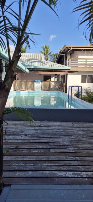 4 piscines couvertes, 4 piscines extérieures