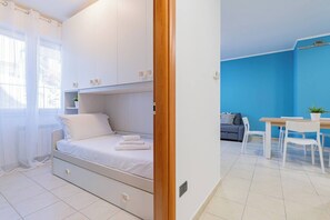 2 bedrooms, bed sheets
