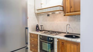 KylskÄp, ugn, spishÀll och kaffe- och tebryggare