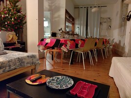 Basic Townhome | Living area