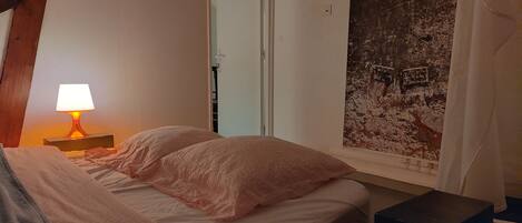 Basic Townhome | 7 bedrooms, free WiFi