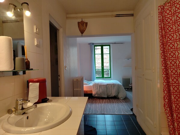 Casa de ciudad básica | 7 habitaciones y wifi gratis