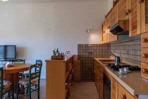 Fridge, coffee/tea maker, cookware/dishes/utensils