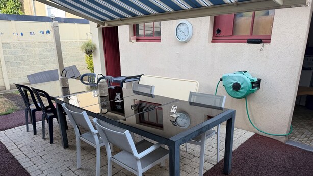 Outdoor dining - Bed and breakfast USA (Mayenne)