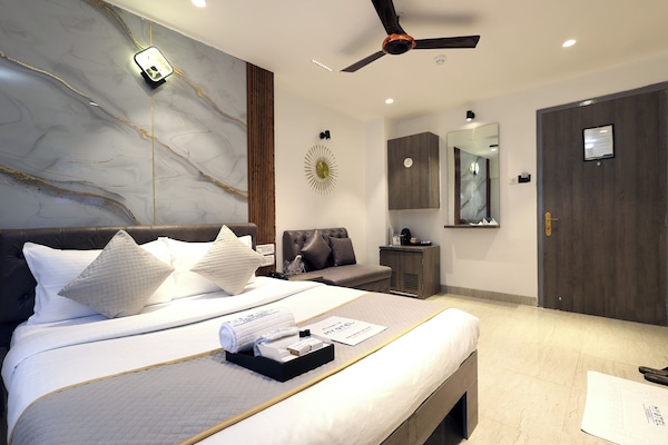 Luxury Double Room | Egyptian cotton sheets, premium bedding, down comforters