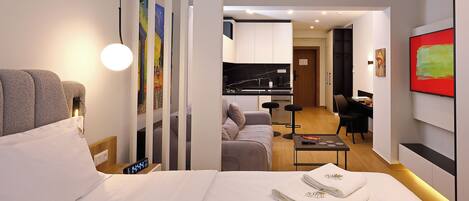 1 bedroom, in-room safe, desk, iron/ironing board