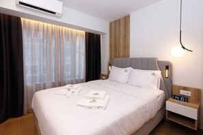 1 bedroom, in-room safe, desk, iron/ironing board