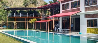 Buddy hikers wellness farmhouse