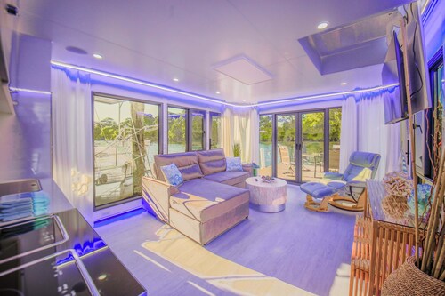 Kokomo Floating Bungalow