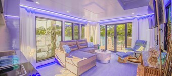 Kokomo Floating Bungalow