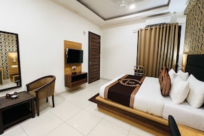 Super Deluxe Room | Coffres-forts dans les chambres, bureau