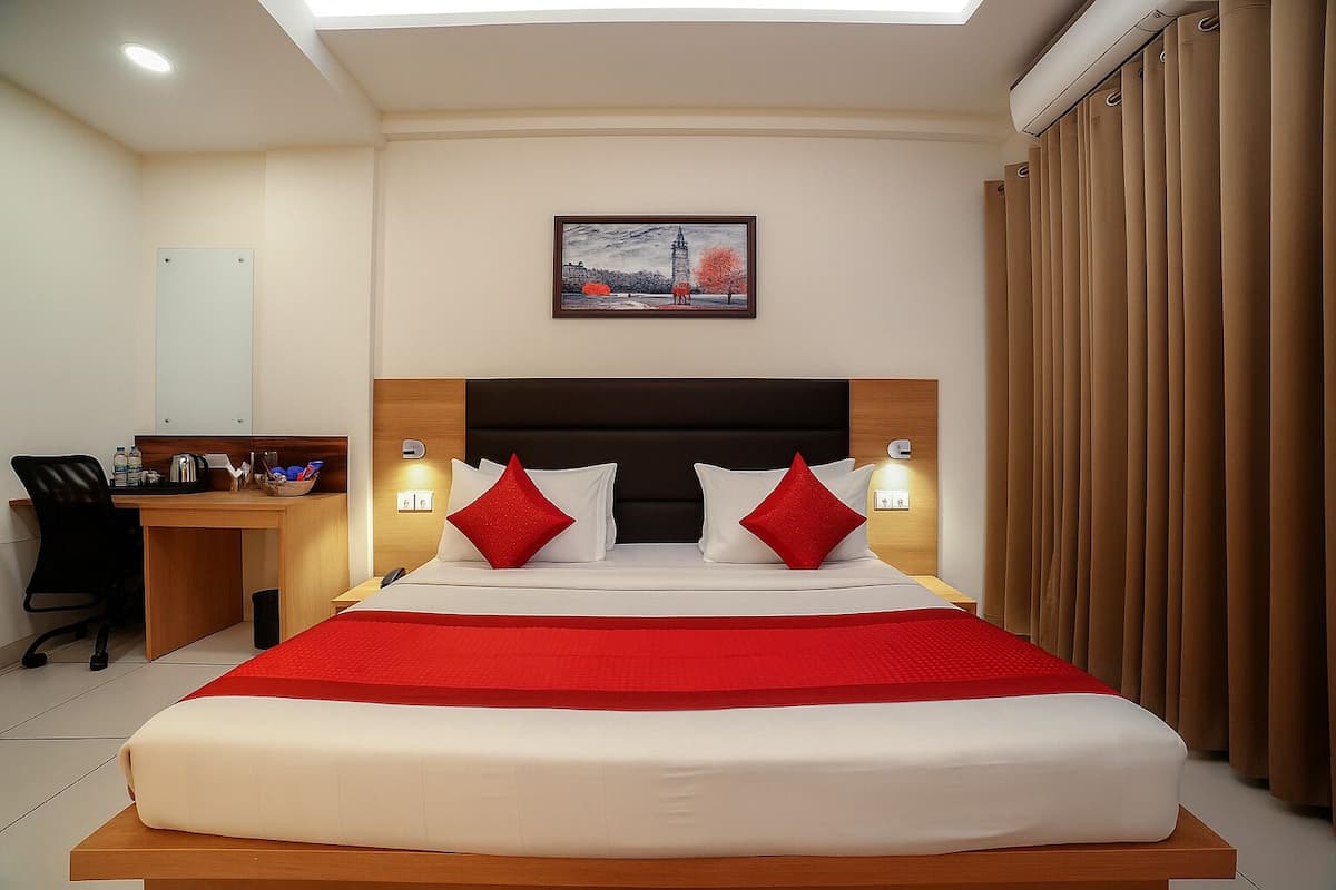 Deluxe Room | In-room safe, desk, laptop workspace, iron/ironing board