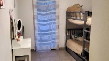 2 bedrooms, iron/ironing board, travel cot, free WiFi