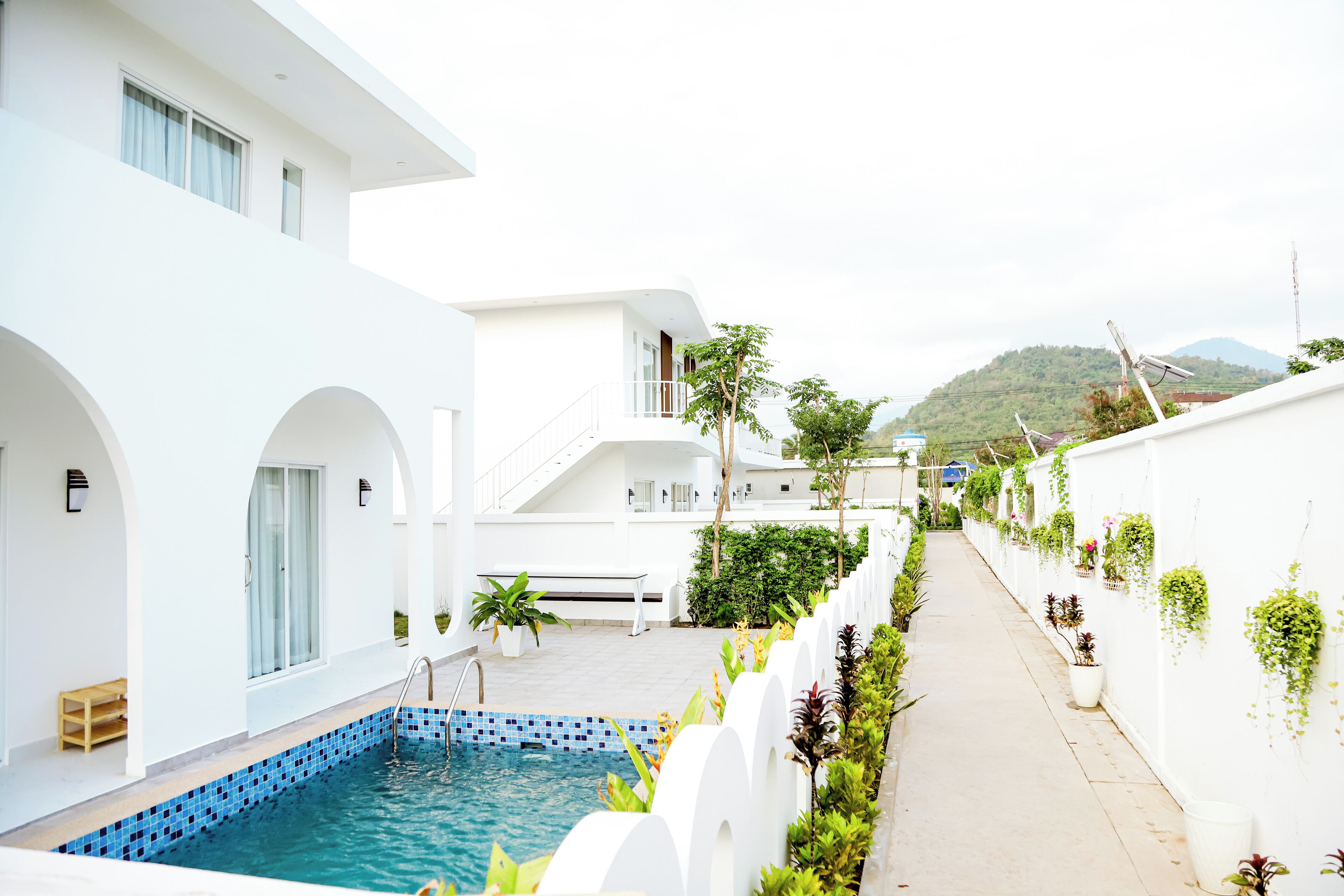 Luxury Villa, Pool View | Hypo-allergenic bedding, bed sheets
