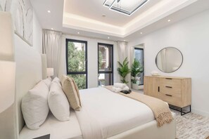 2 عدّة غرف نوم ومكتب ومكواة/لوح كي وواي فاي