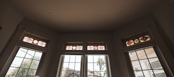 Luxury Modern Apartment in Downtown Century Home - 2 Bedroom, Free parking x 4
