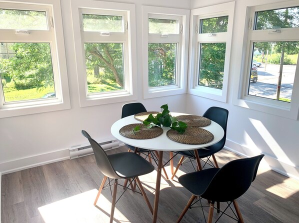 Dining - Luxury Modern Apartment in Downtown Century Home - 2 Bedroom, Free parking x 4 (Peterborough)