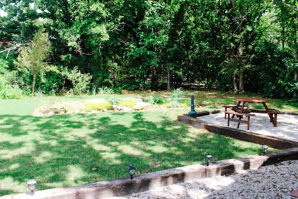 Studio | Outdoor dining