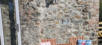 Sterennyk barn conversion, The Lizard village,easy access to the sw coast path.