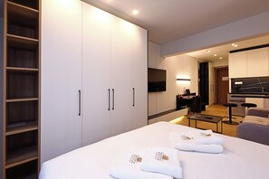1 quarto, cofres nos quartos, escrivaninha