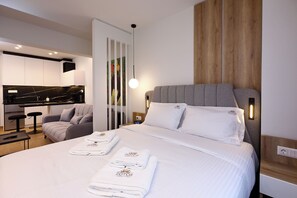 1 habitación, caja de seguridad en la habitación y escritorio 