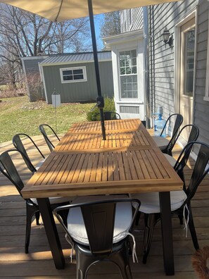 Outdoor dining - Charming 4-bedroom villa in Cooperstown, 6 min away from baseball hall of fame (Cooperstown)