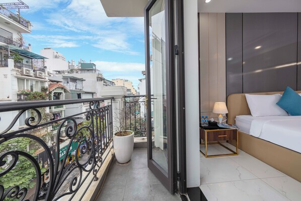 Deluxe Double Room, City View | Desk, soundproofing, free WiFi - Infinity HaNoi Hotel & Travel (Hanoi)