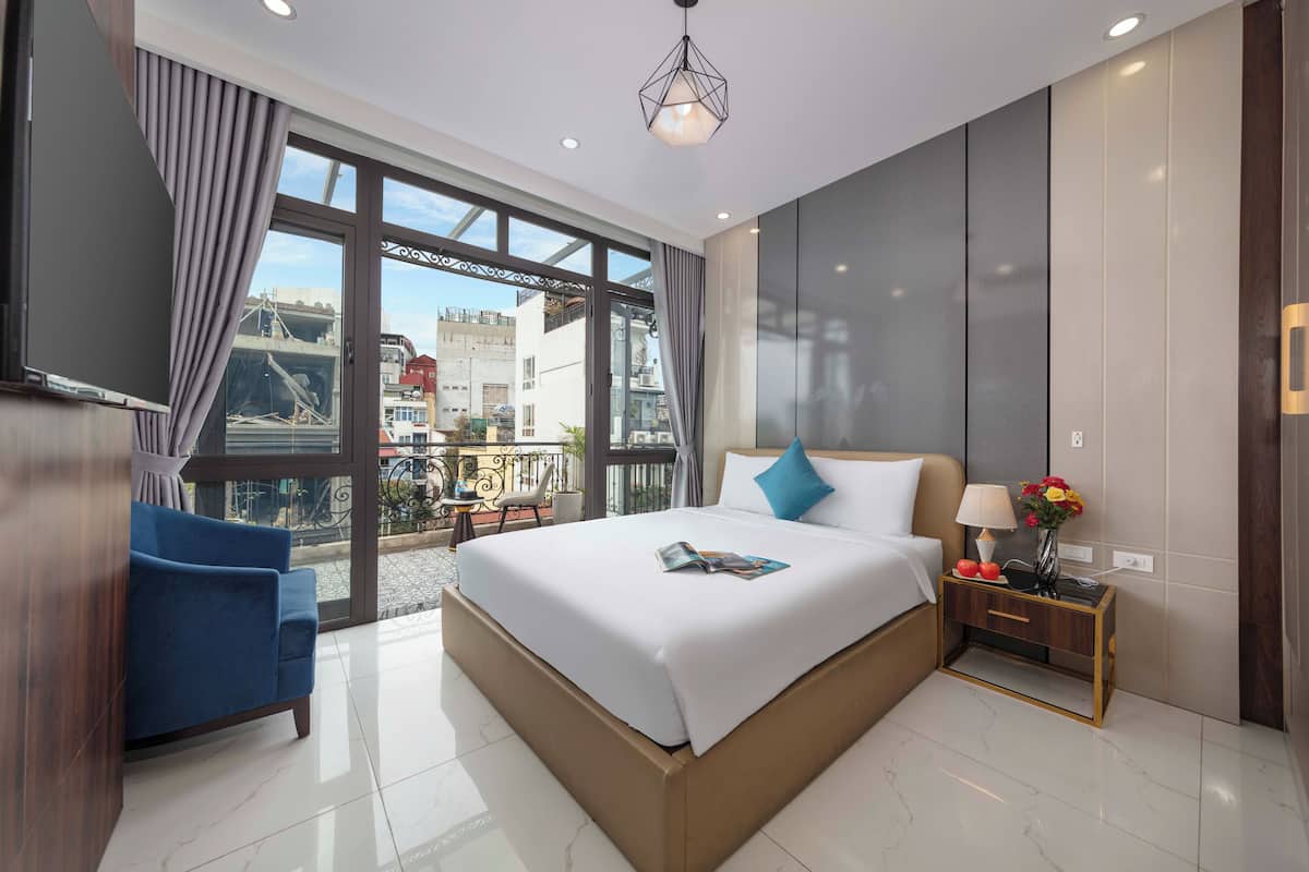 Deluxe Double Room, City View | Desk, soundproofing, free WiFi