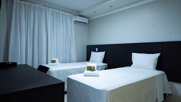 Quarto solteiro standard | Espaço de trabalho para notebook, Wi-Fi de cortesia