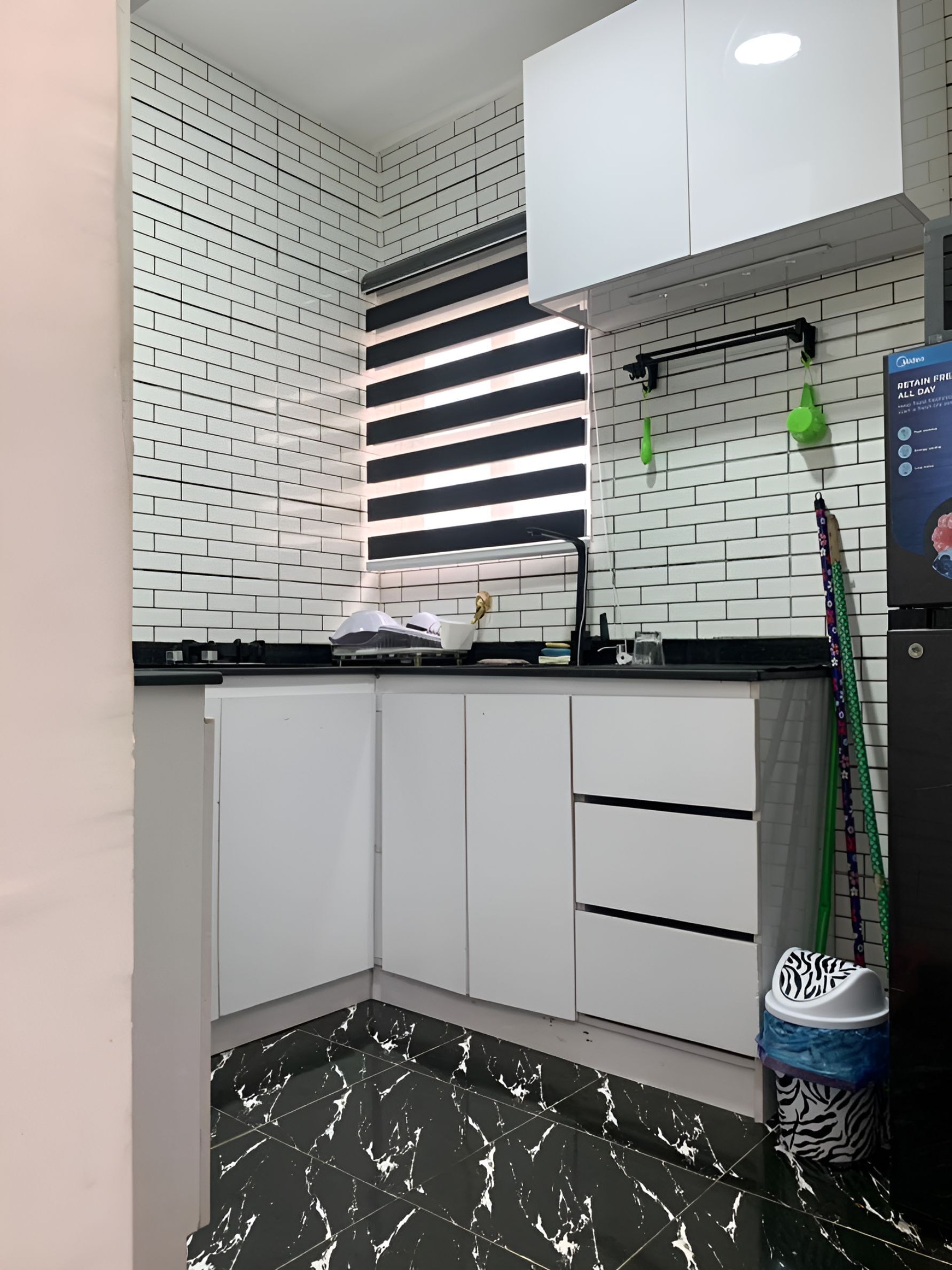 Kühlschrank, Mikrowelle, Ofen, Wasserkocher